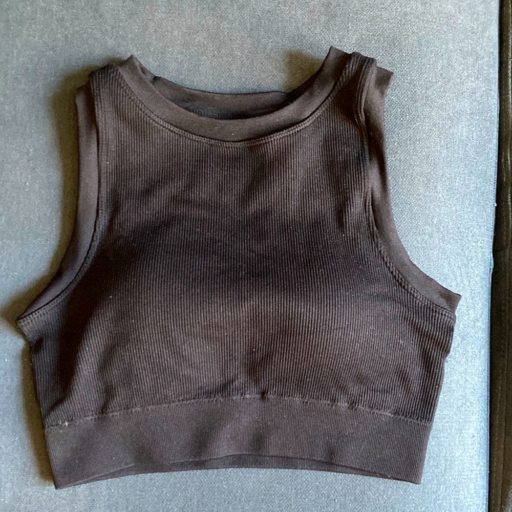Pro-Fit Seamless black ribbed crop top. New with tags